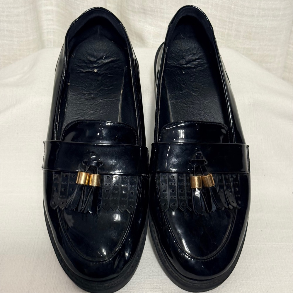Patent Tassel Loafers Size 6 Black Kiltie Fringe Gold Hardware Low Heel